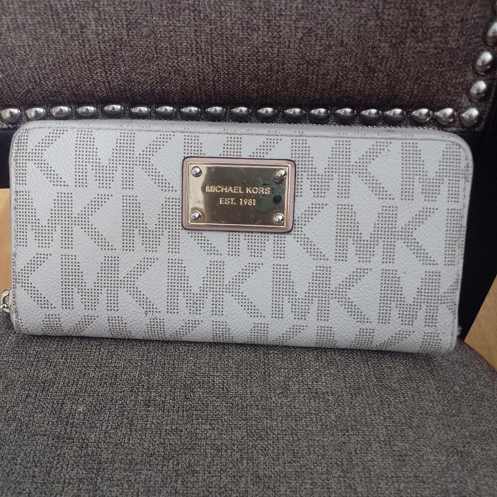 Large White Leather Michael Kors Wallet